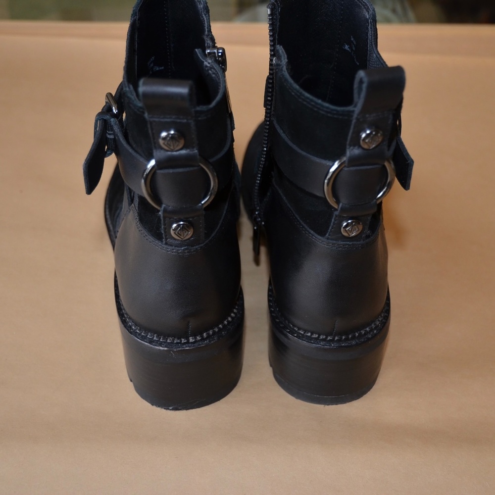 Donald Pliner Savvy Lug Ankle Boot - Picture 4 of 8